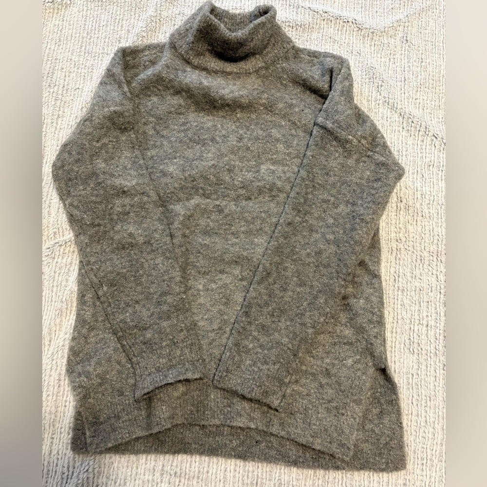 ABERCROMBIE Women’s Turtle Neck Sweater, Size XS